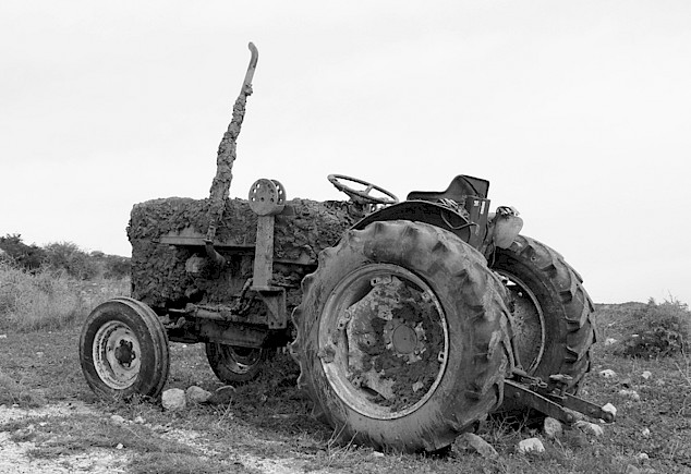 the tractor by oded hirsch